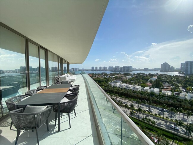 Building Photo - 18975 Collins Ave Unit 1005 Rental