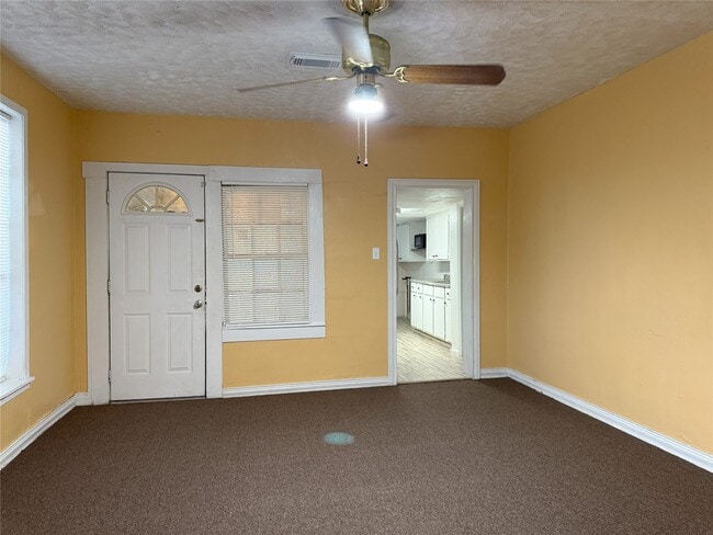 Photo - 723-727 W 27th St