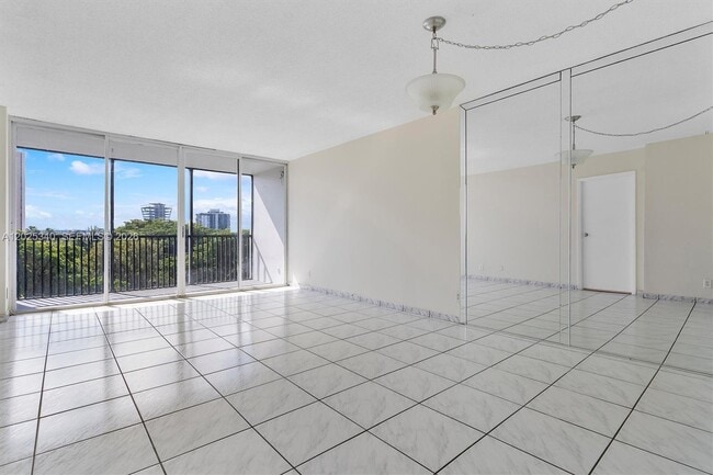 Photo - 3101 N Country Club Dr Unidad 504
