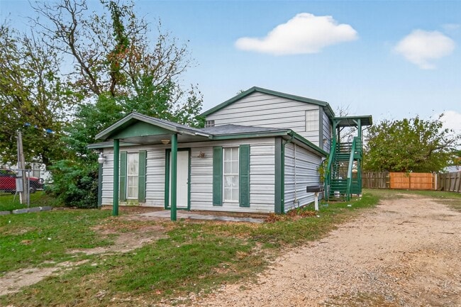 Building Photo - 105 Clear Lake Rd Unit A