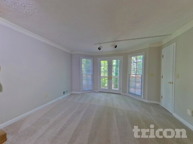 325 Ridge Ct