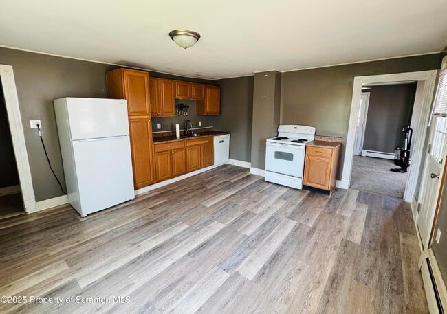 Photo - 608 Oak St