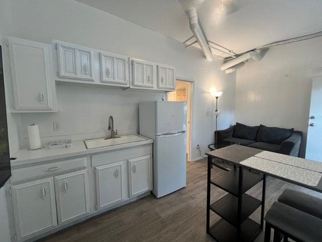 Photo - 920 N 9th St Rd Unit 5