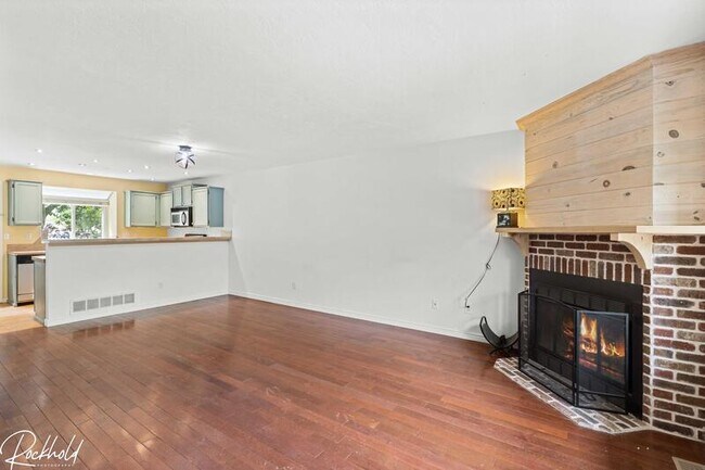 Photo - 1253 S Flower Cir