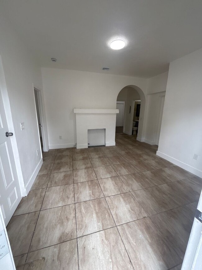 Building Photo - Apartment in the Heart of Little Havana! Unit 1110