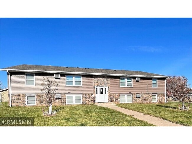 Building Photo - 710 Hillcrest St Rental