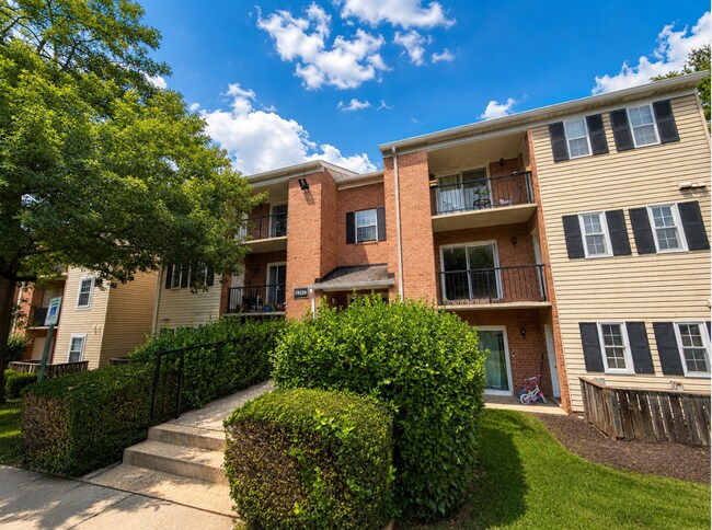 Building Photo - 18336 Streamside Dr Unit 204