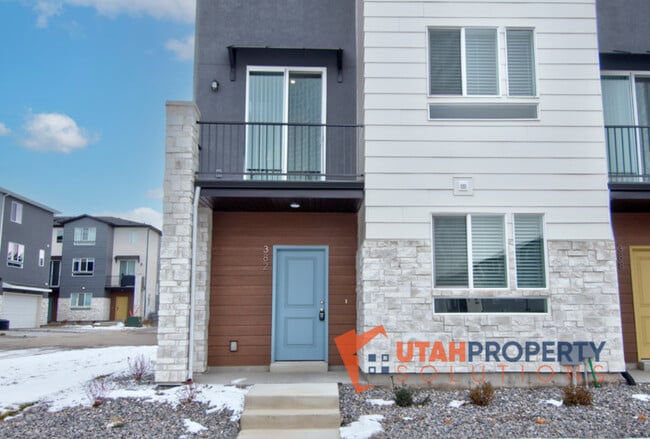 Building Photo - 382 S 980 W