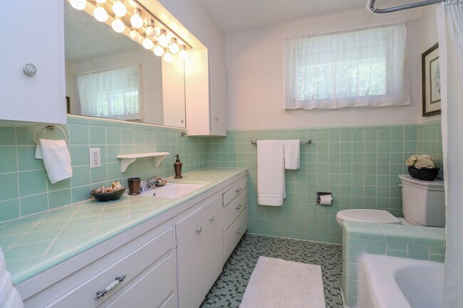 Photo - Immaculate Centrally located home!