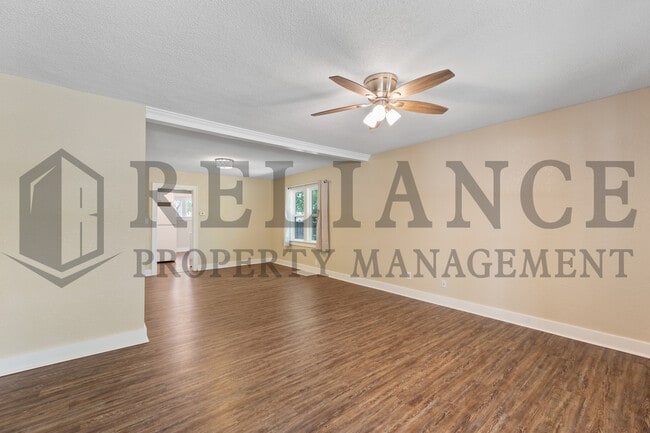 Photo - 221 N Walnut St