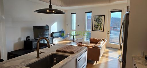 Photo - Spacious 2BR/2BA Condo with Fireplace, Balcony & In-Unit Laundry – Pittsburgh Unidad 503