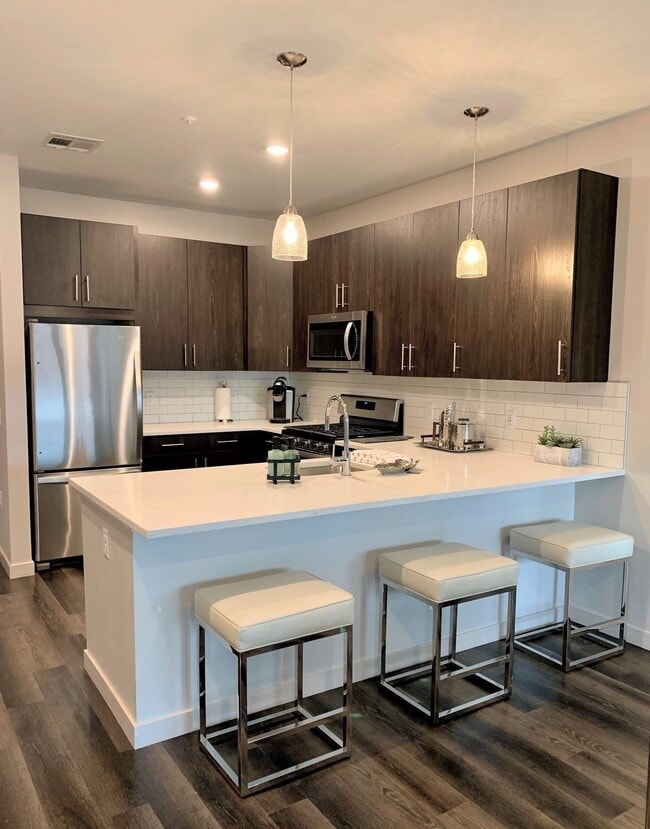 2 BD, 2 BA-Kitchen - 2000 Pennsylvania Avenue