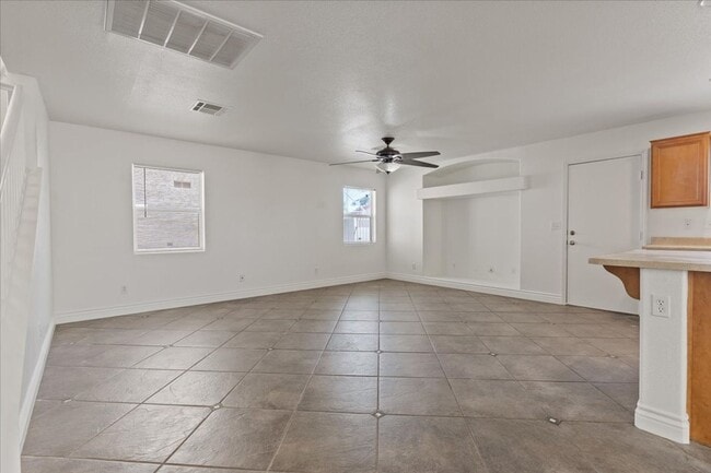 Photo - Status: Accepting Applications