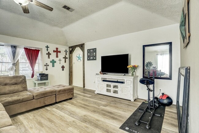 Photo - 7006 Zieglers Grove