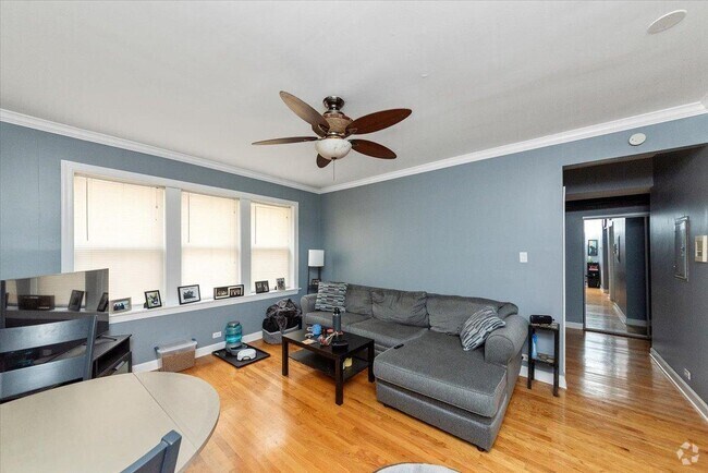 Building Photo - 2 bedroom in Chicago IL 60647 Unit 1B Rental