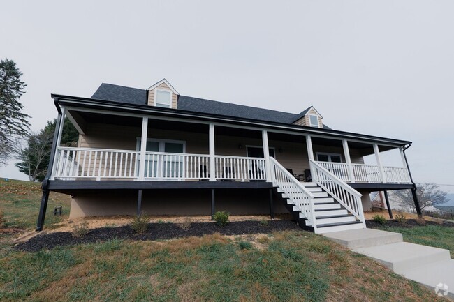 Building Photo - Beautiful Home Located in Blacksburg