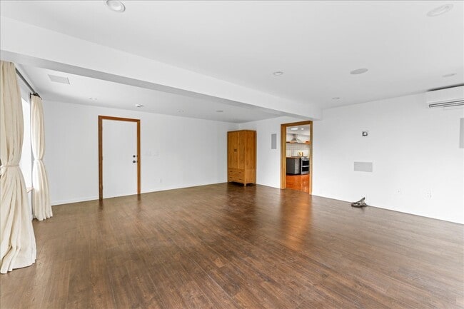 Living room enters into kitchen - 473 Panoramic Hwy