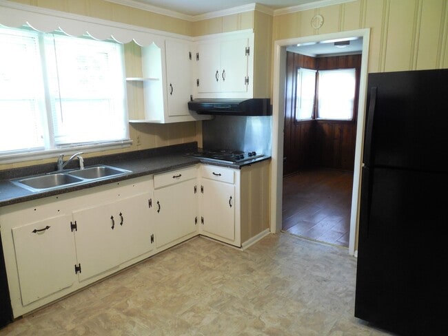 Photo - Great 3 Bedroom 2 Bath Home Nice Neighborhood