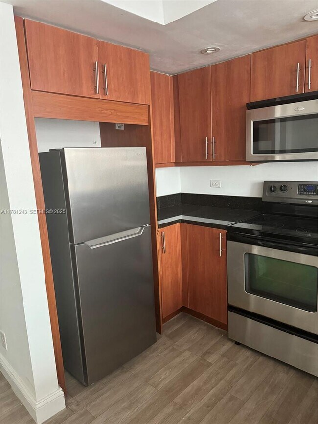 Building Photo - 111 E Flagler St Unit 901