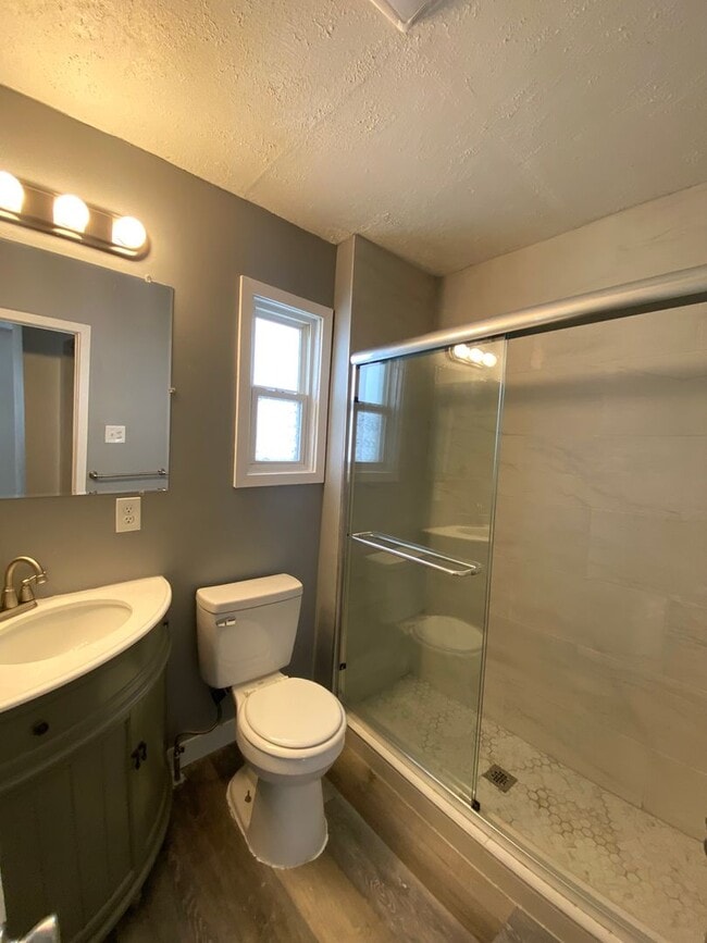 Photo - 2 Bedroom, 1Bath Home w/ 2 Car Garage Available Now in Peoria Heights!