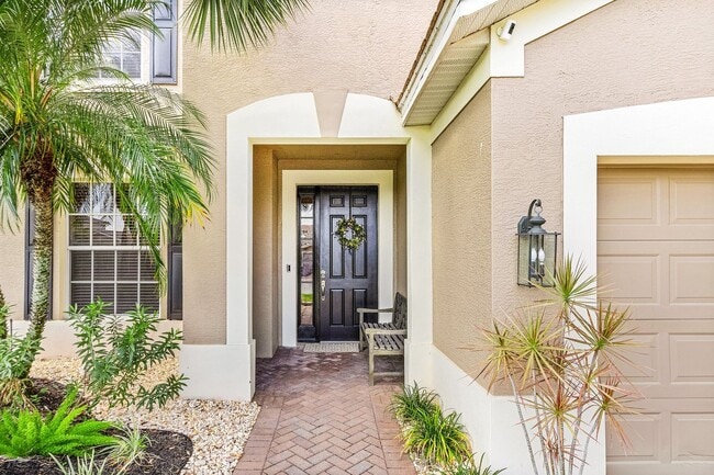 Photo - Paradise awaits in Hampton Lakes In River ...