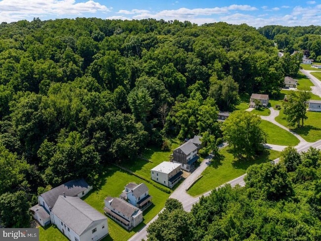 60 Irish Ln