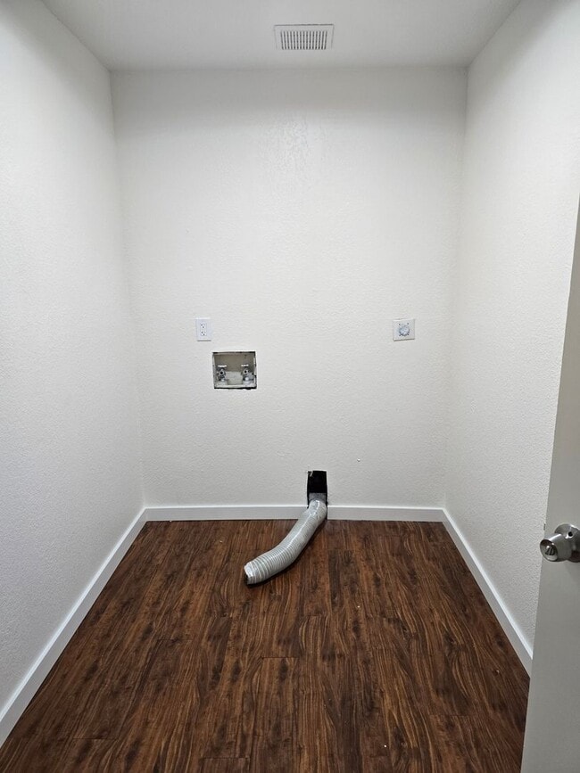 21 Dove Ln