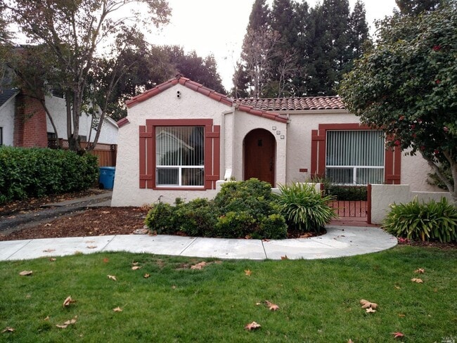 Photo - 463 Talbot Ave
