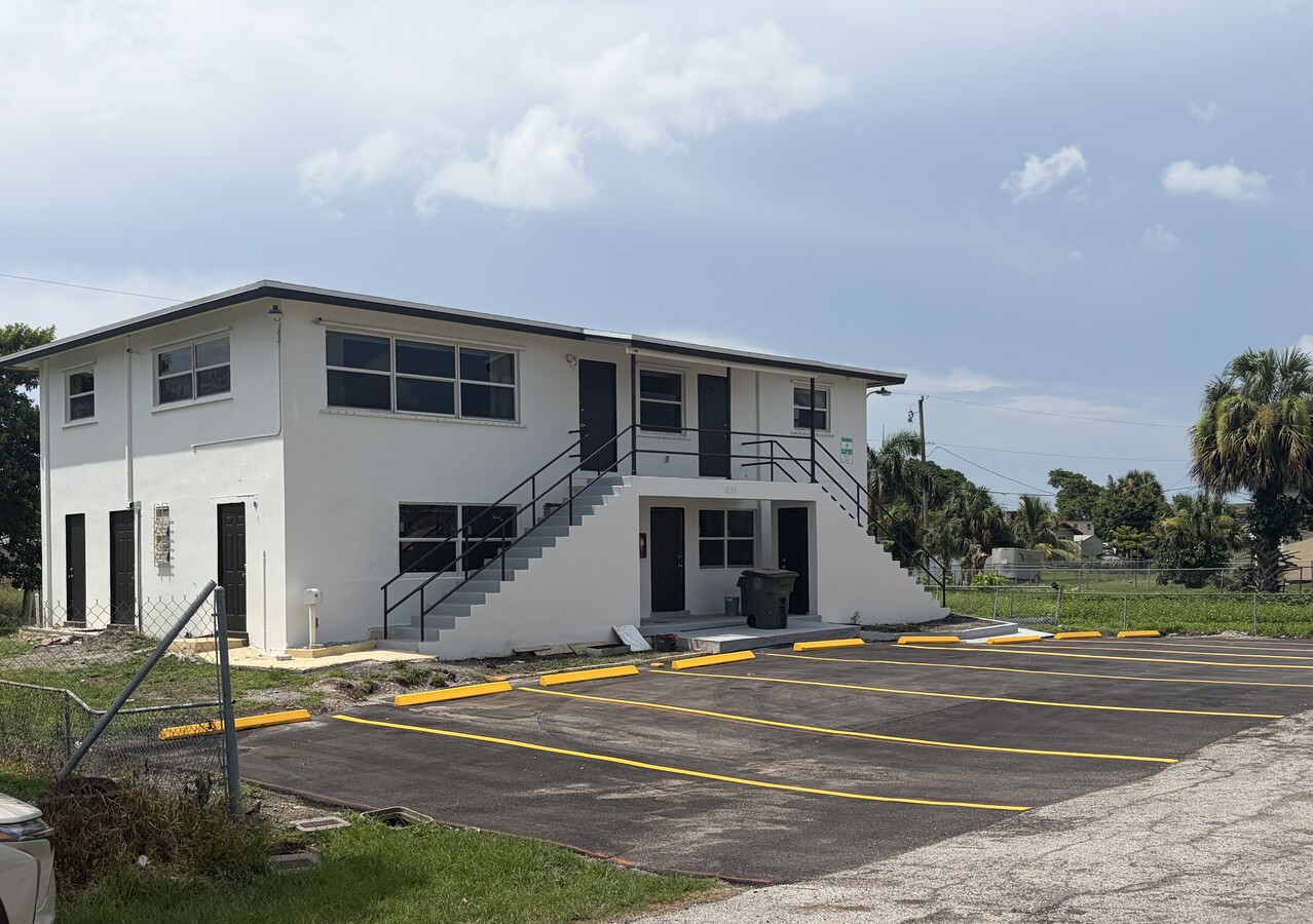 Photo - 656 SW 6th St
