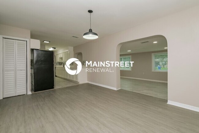 Photo - 4 Bedroom Pet-Friendly Home in Tampa, FL with Main Street Renewal