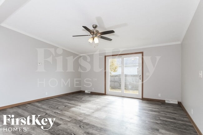 Photo - 597 Diamond Loop