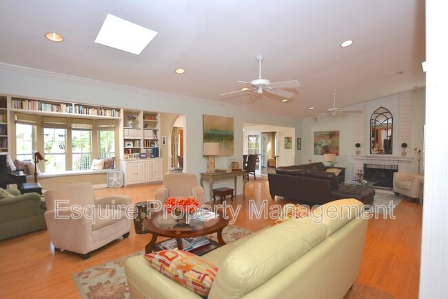 Photo - 3104 Charlotte St