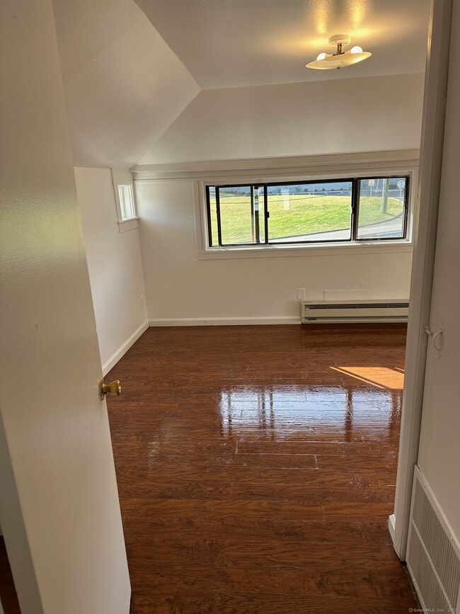 Photo - 379 Derby Ave Unidad 3