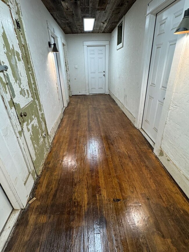 Photo - 202 E 14th St Unit Apt B