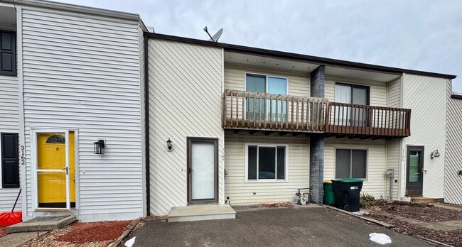 Building Photo - Charming 2 Bed 1.5 Bath in Gibsonia!