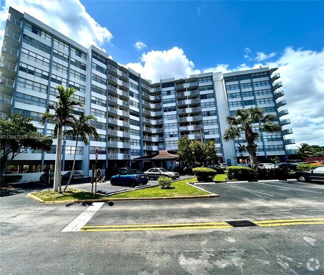 Building Photo - 1200 NE Miami Gardens Dr Unit 317W Rental