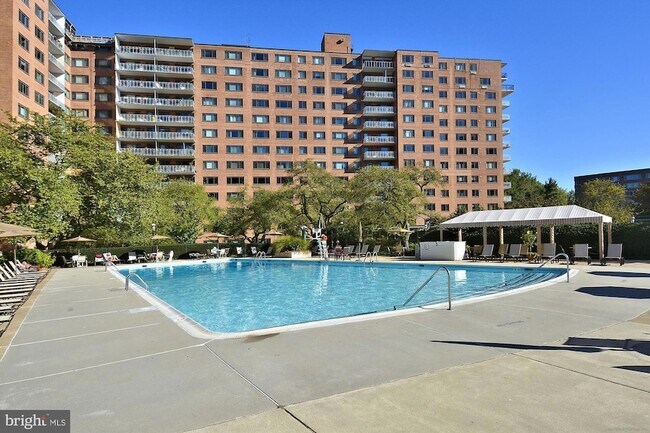 Photo - 4201 Cathedral Ave NW Unit 914W