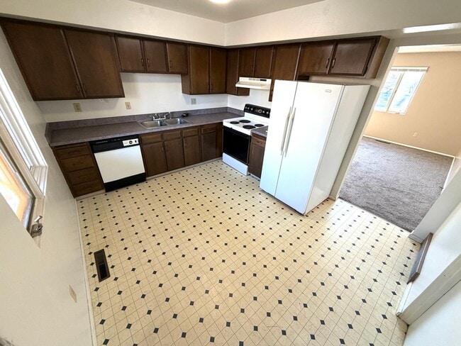 Photo - 24-30 Colter Loop Drive Unit 24