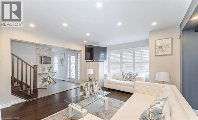 Photo - 3 LeBlanc Cres