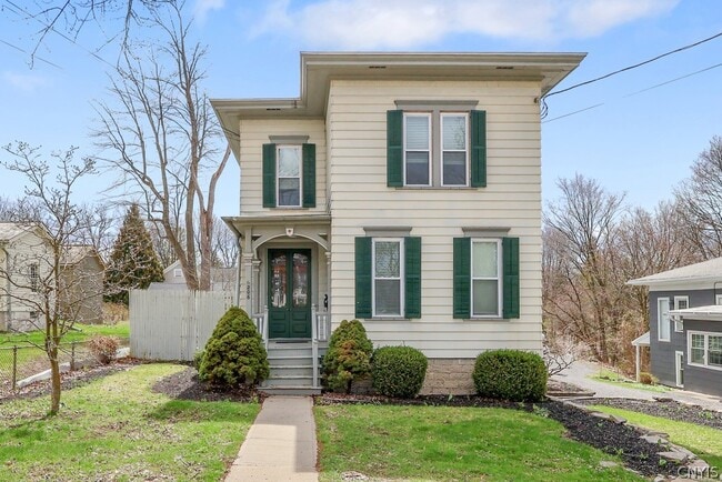 Photo - 206 E Genesee St