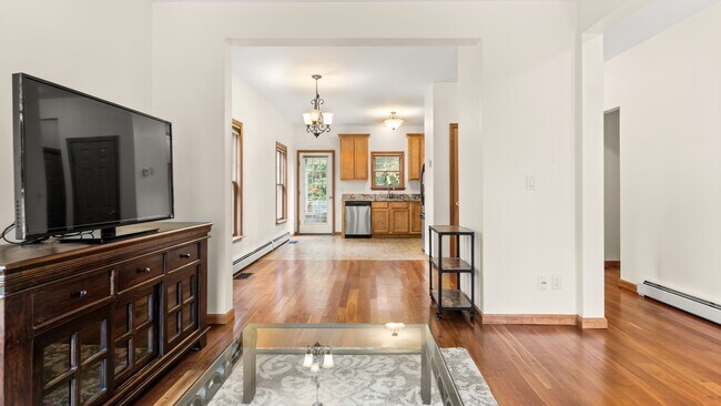 Photo - 8 Stanley Dr