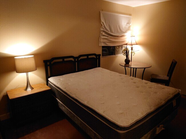 Building Photo - 712 W Manhatton Dr Unit Main House