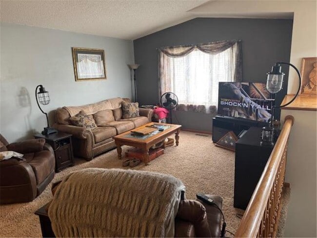 Photo - 300 21st Ave SW