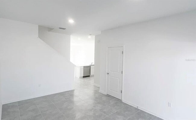 Photo - 2562 Skyline Lp