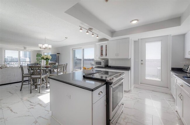 Photo - 201 W Laurel St Unidad 1012