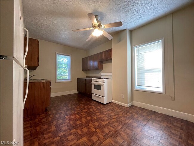 Photo - 366 Buckingham St Unit 2 (up)