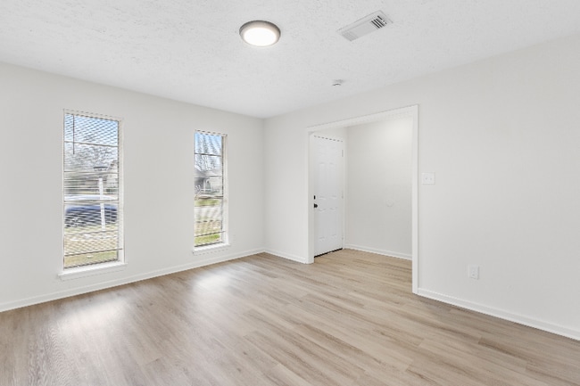 Photo - 5019 Brisbane Dr