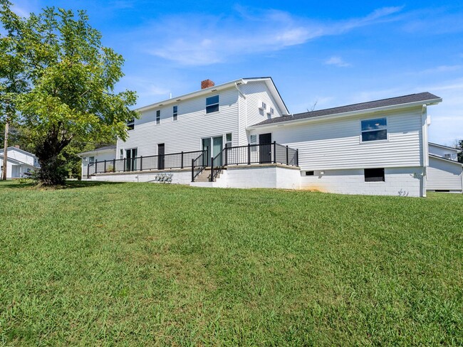 Photo - Oak Ridge 37830 - 3 bedroom 2 bath duplex - call Chad Weeks 865-567-6193