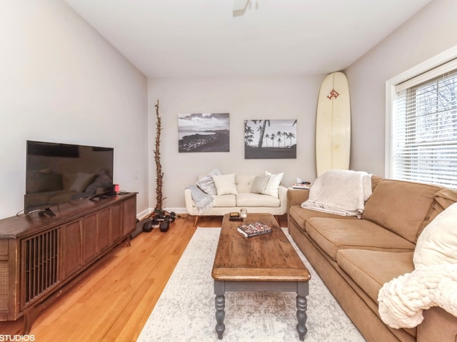 Photo - 839 E 52nd St Unit 3