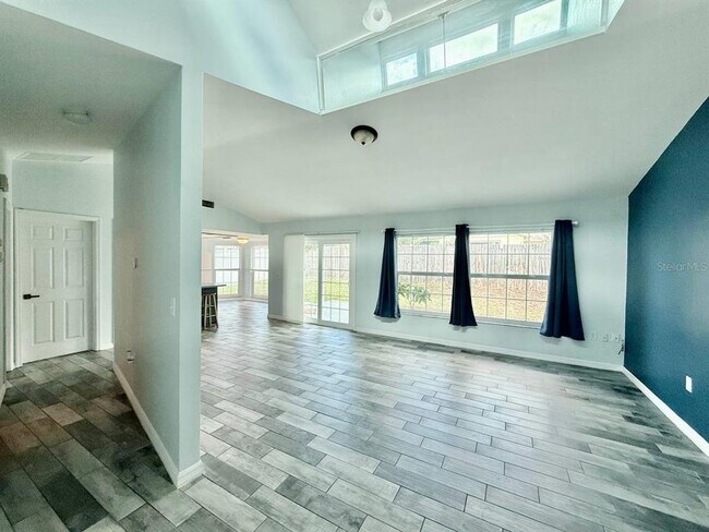 Photo - 6149 Staunton Dr